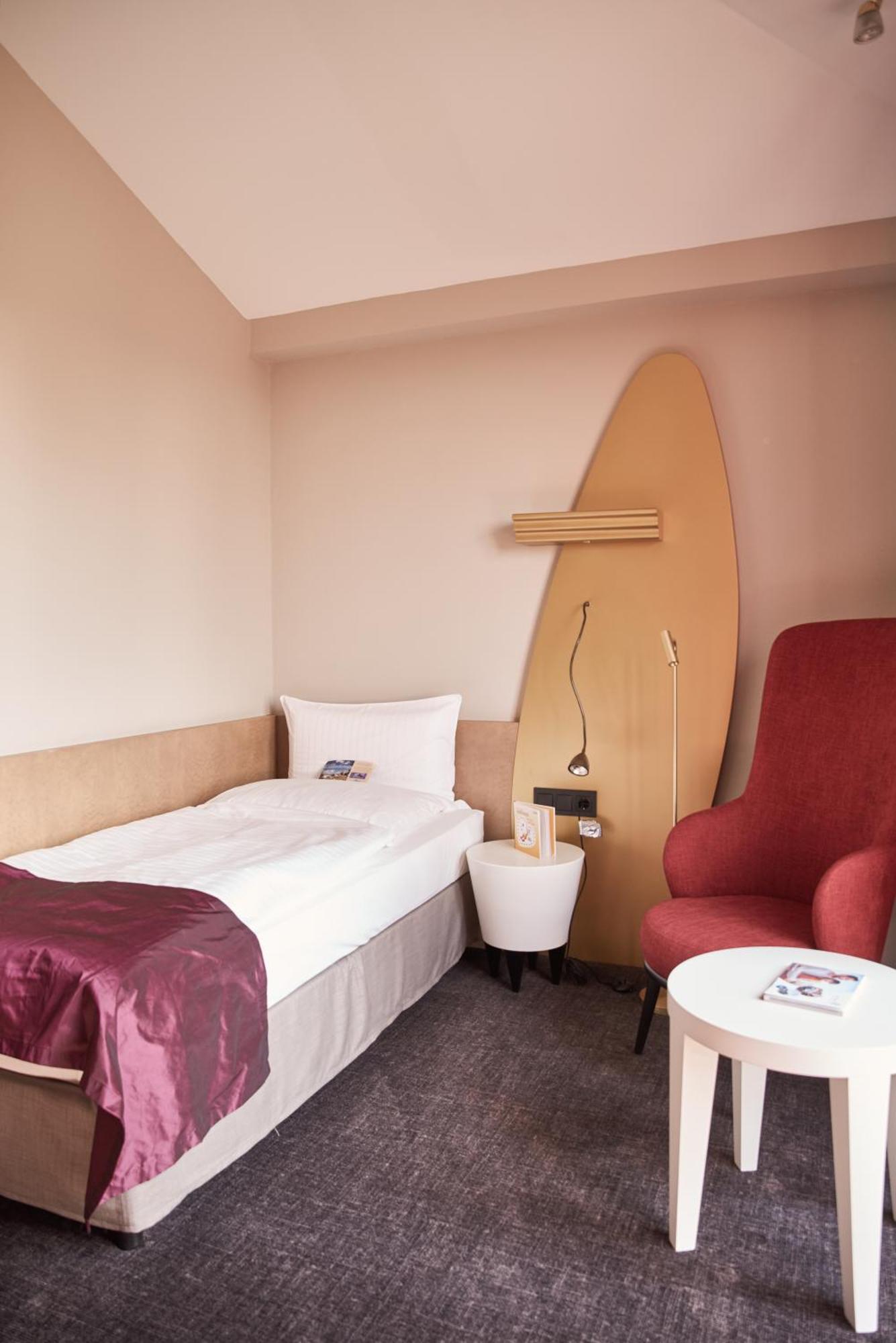 Hotel Heinz Хёр-Гренцхаузен Экстерьер фото