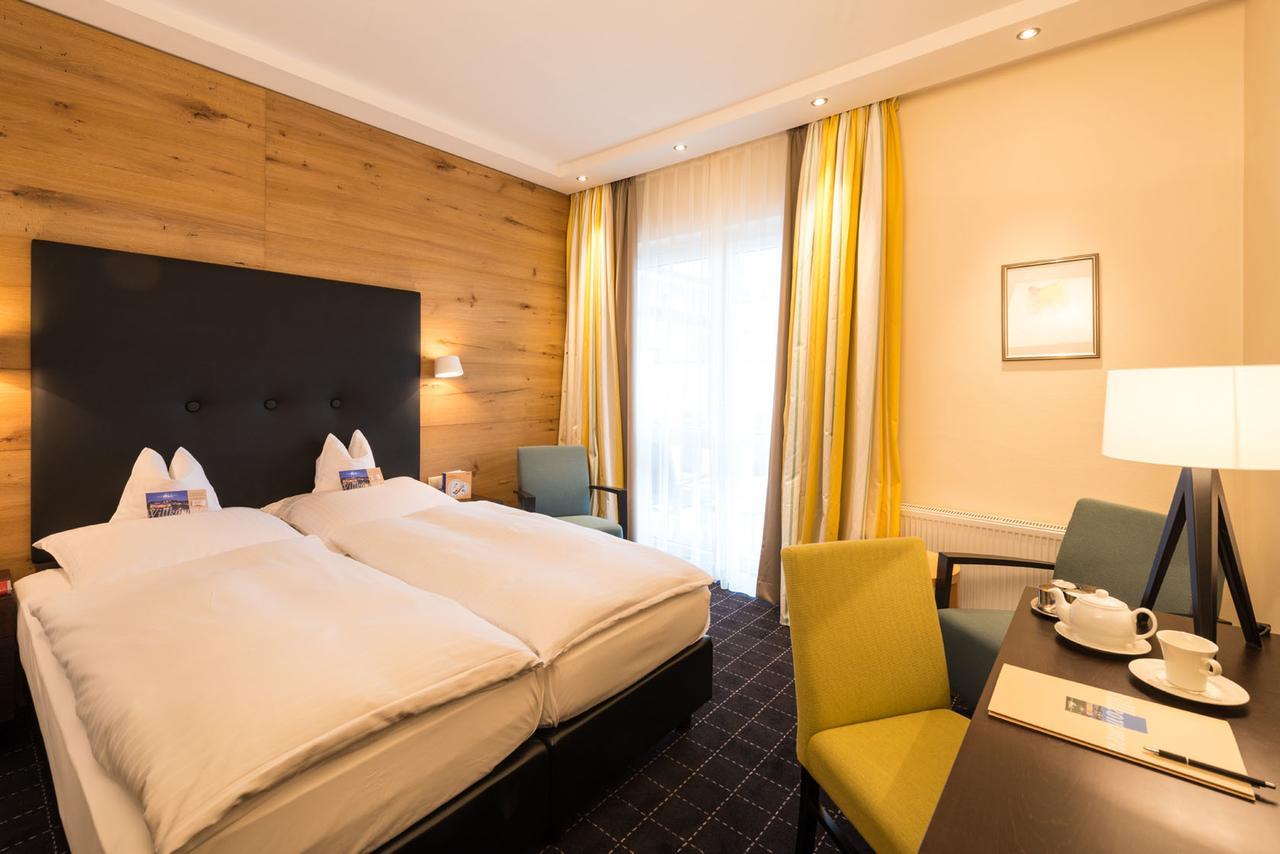 Hotel Heinz Хёр-Гренцхаузен Экстерьер фото